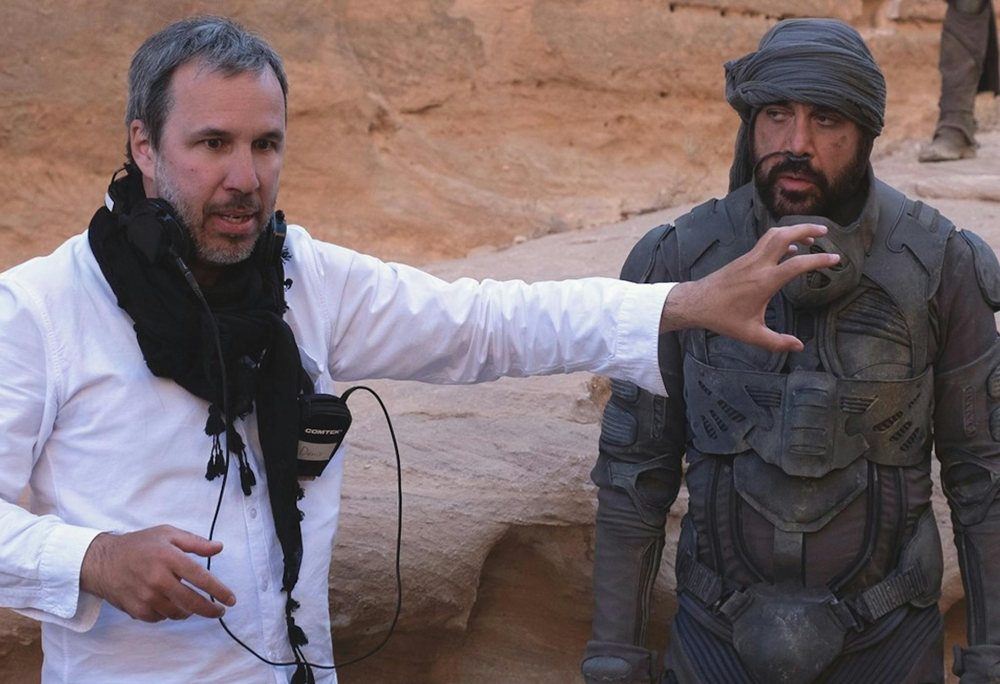 Fotografía del rodaje de 'Dune, con el director Denis Villeneuve y el actor Javier Bardem 