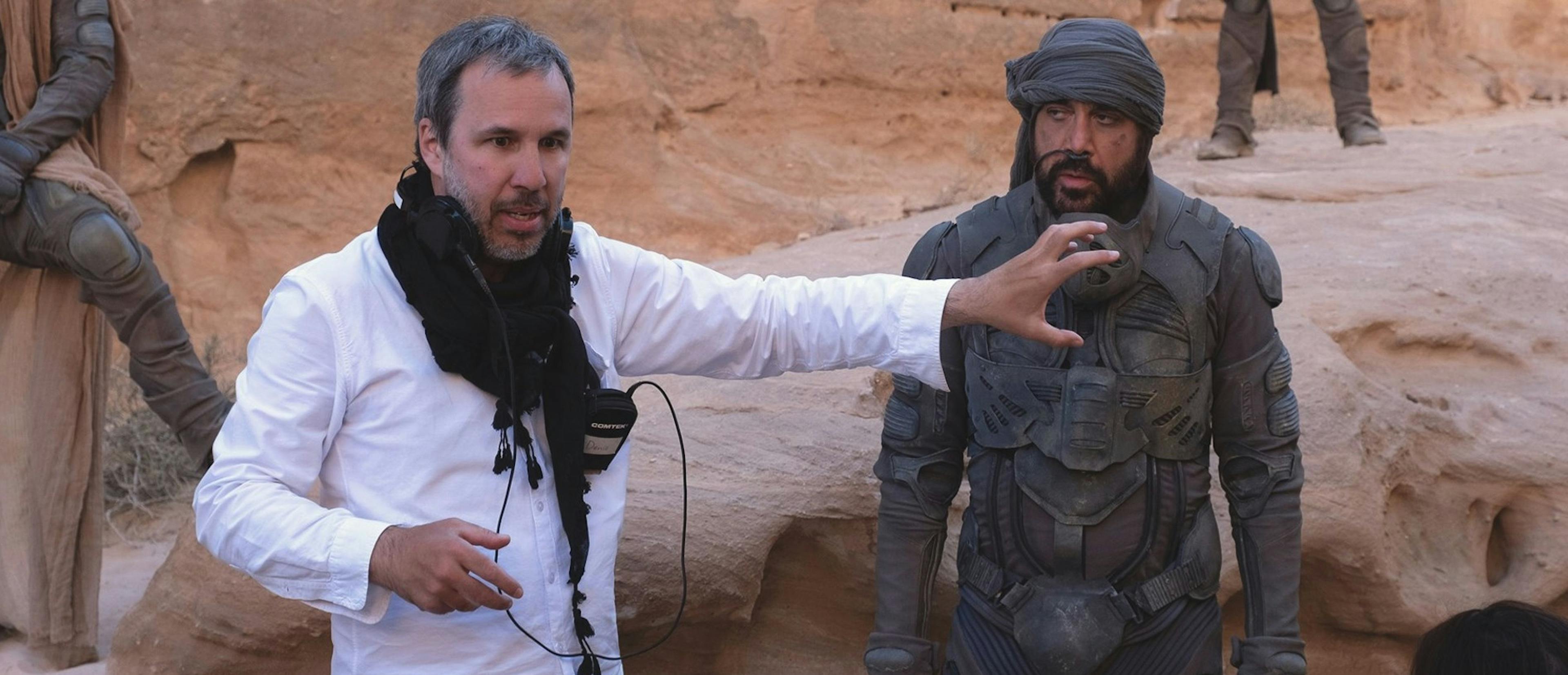 Fotografía del rodaje de 'Dune, con el director Denis Villeneuve y el actor Javier Bardem 
