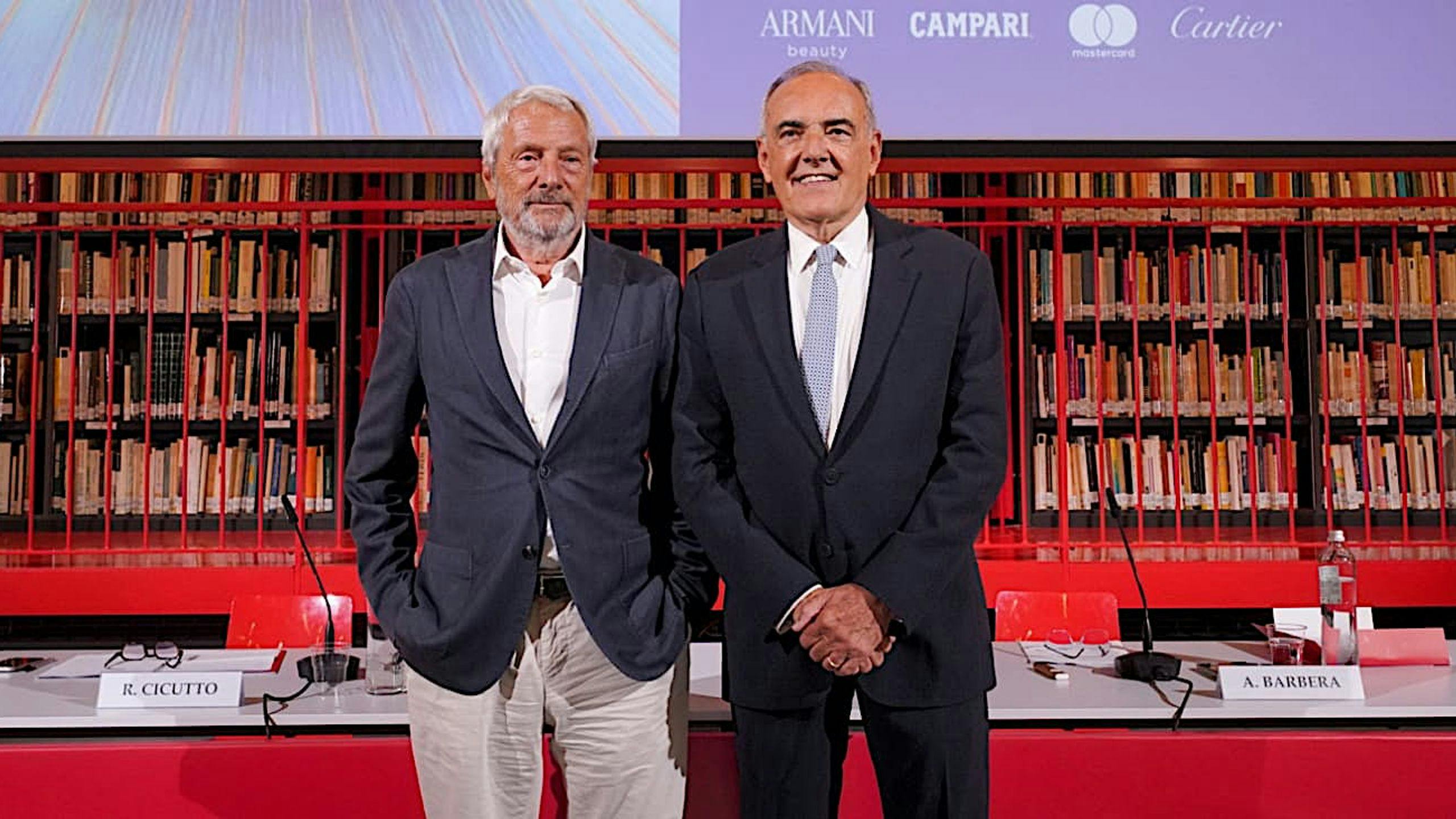 El presidente de la Biennale di Venezia, Roberto Cicutto, y el director artístico de la Mostra, Alberto Barbera, durante la presentación de la programación de 2023