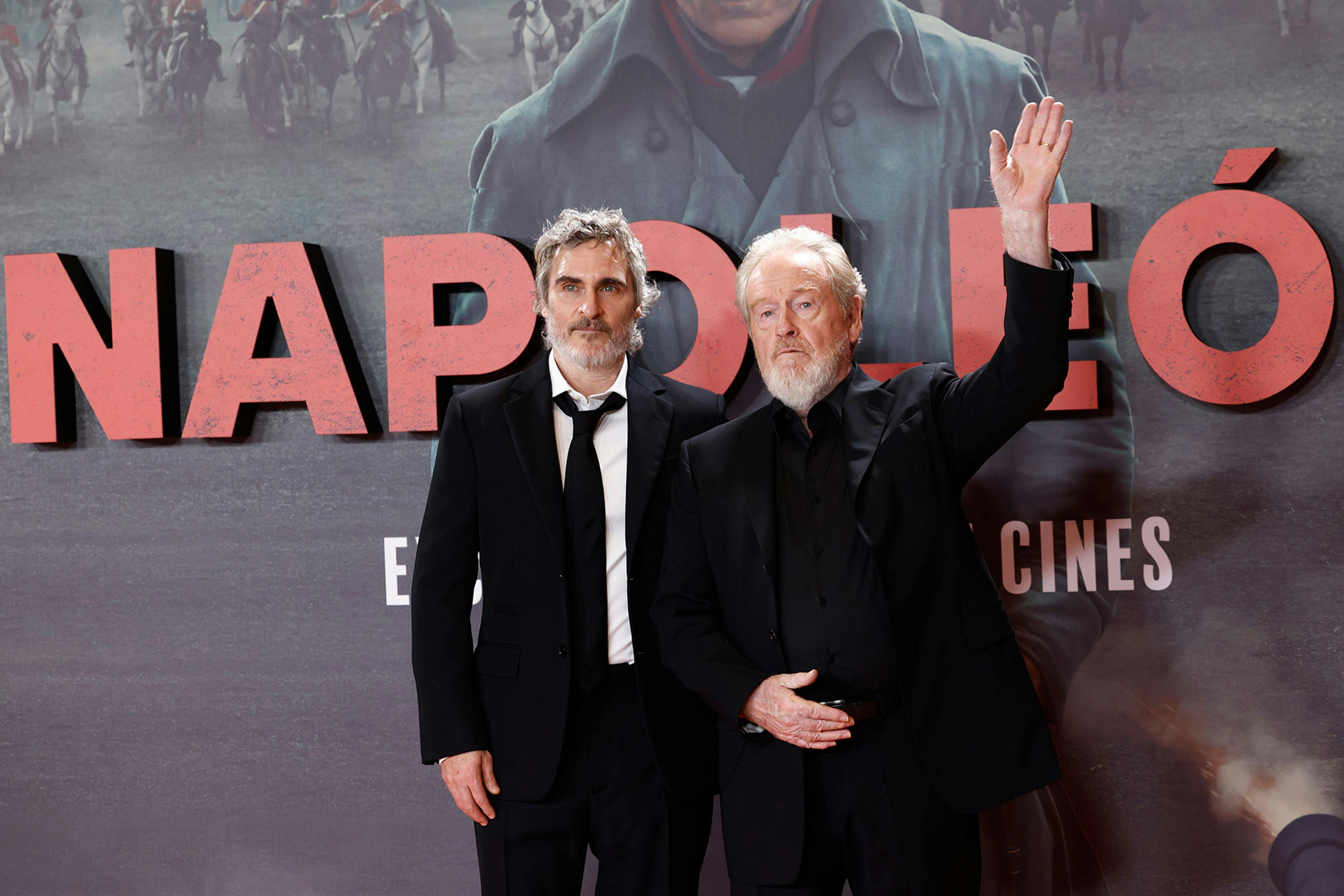 El director Ridley Scott y el actor Joaquin Phoenix en la presentación en Madrid de 'Napoleón'