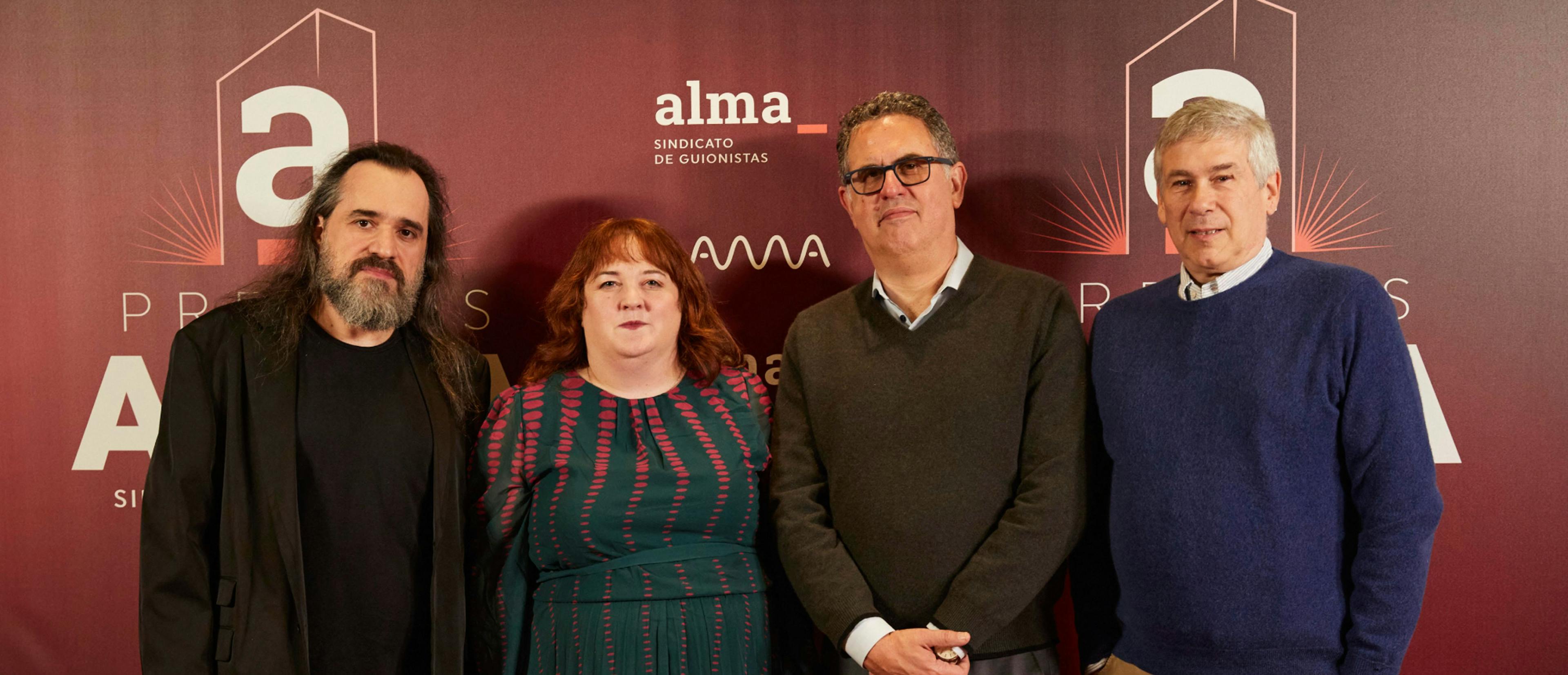 David A. Goodman y Christopher Keyser, Premio de Honor ALMA, junto al presidente del sindicato, Carlos Molinero, y la presidenta de la IAWG, Rebecca Schechter